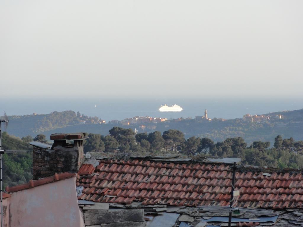 Il Merlo Della Rocca Villa Imperia Ruang foto