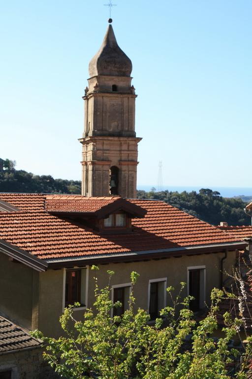 Il Merlo Della Rocca Villa Imperia Ruang foto