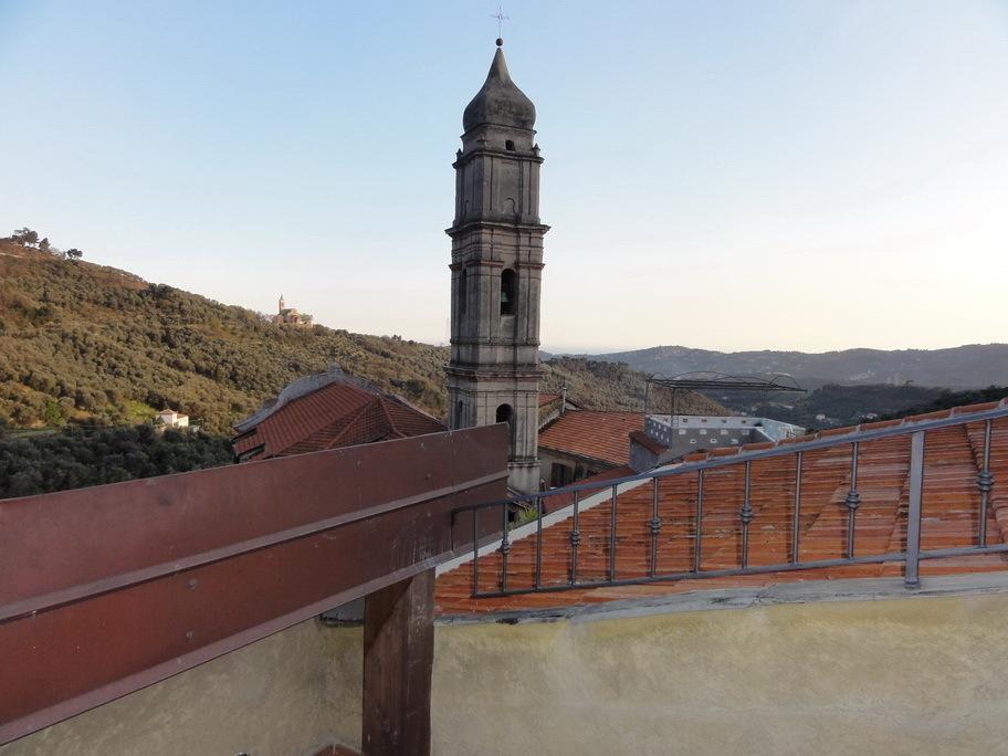 Il Merlo Della Rocca Villa Imperia Ruang foto